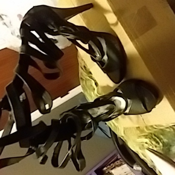 BRECKELLES Ladies sandals - Picture 4 of 4